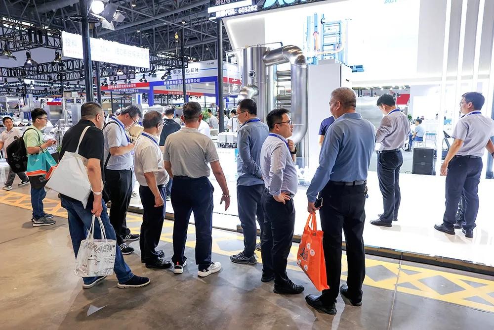 304am永利集团磁悬浮热压式蒸馏水机吸引了众多客户